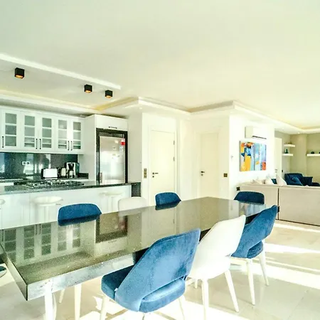 Komurluk Luxury كالكان