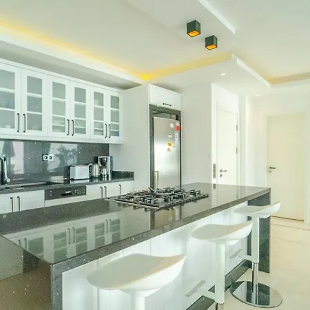 Komurluk Luxury كالكان