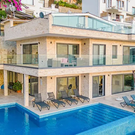 Komurluk Luxury فيلة